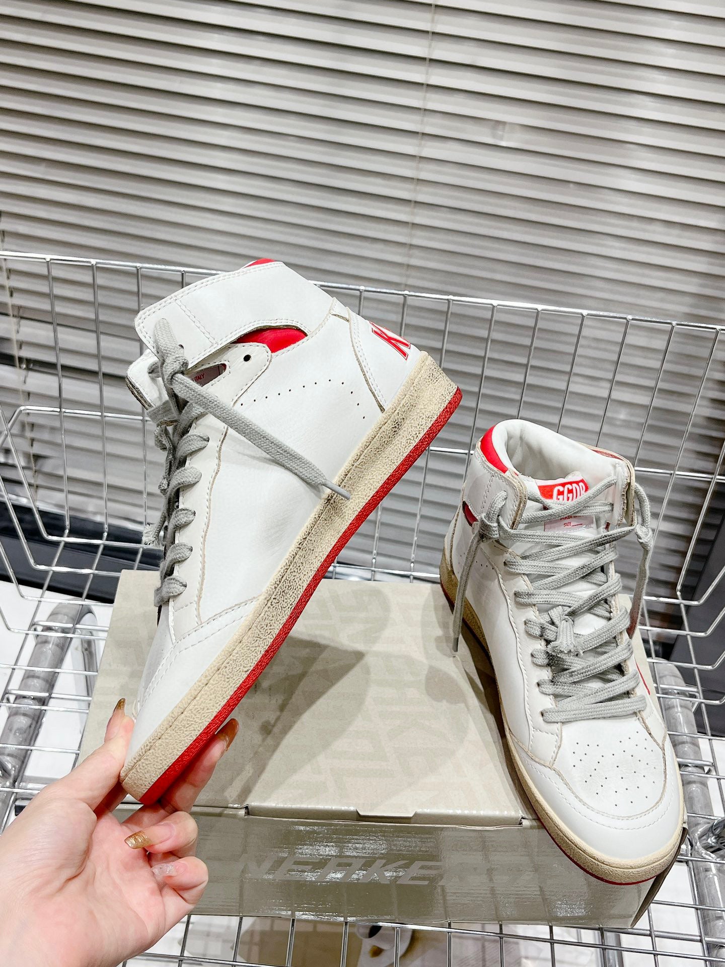 Golden Goose Deluxe High G17 - prezentare produs