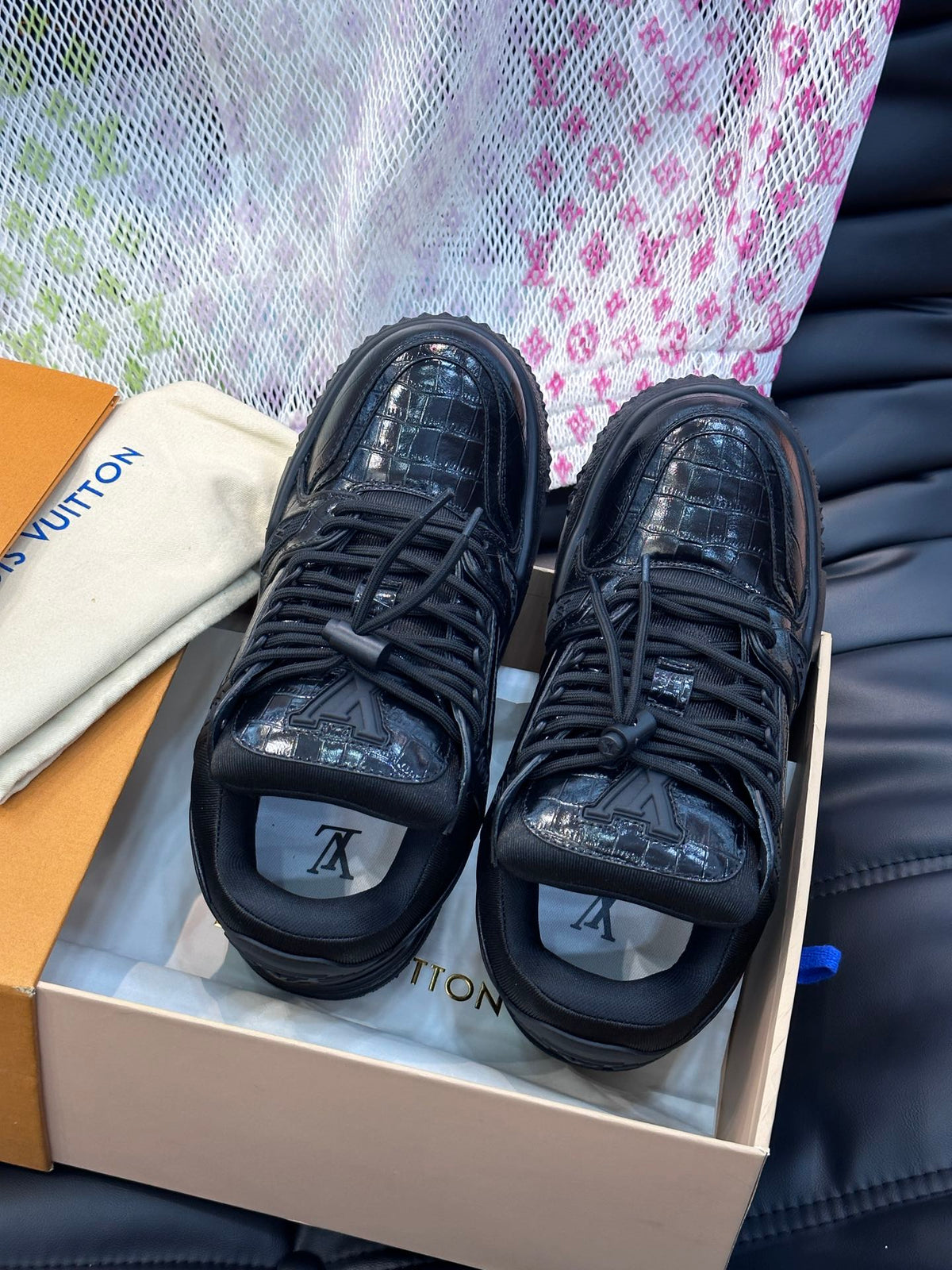 Louis Vuitton LV Trainers Maxi Negru - prezentare produs