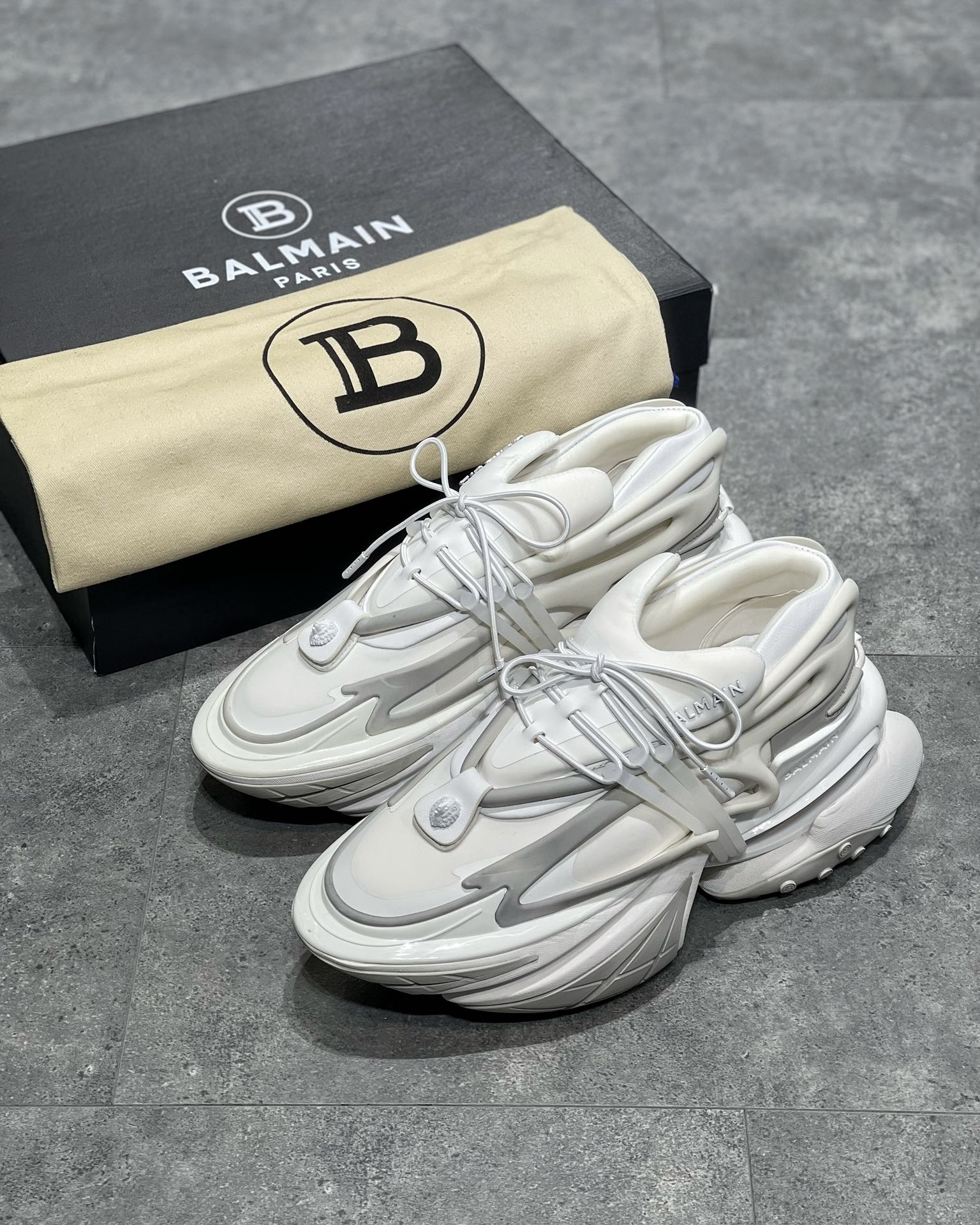 Balmain Unicorn Alb - prezentare produs
