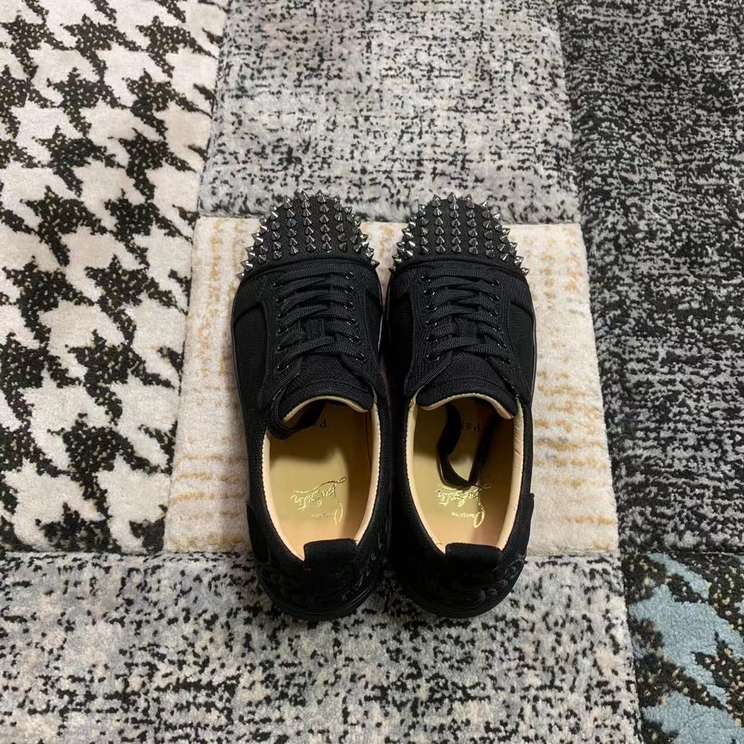 Christian Louboutin Negru Argintiu Spikes Low - prezentare produs