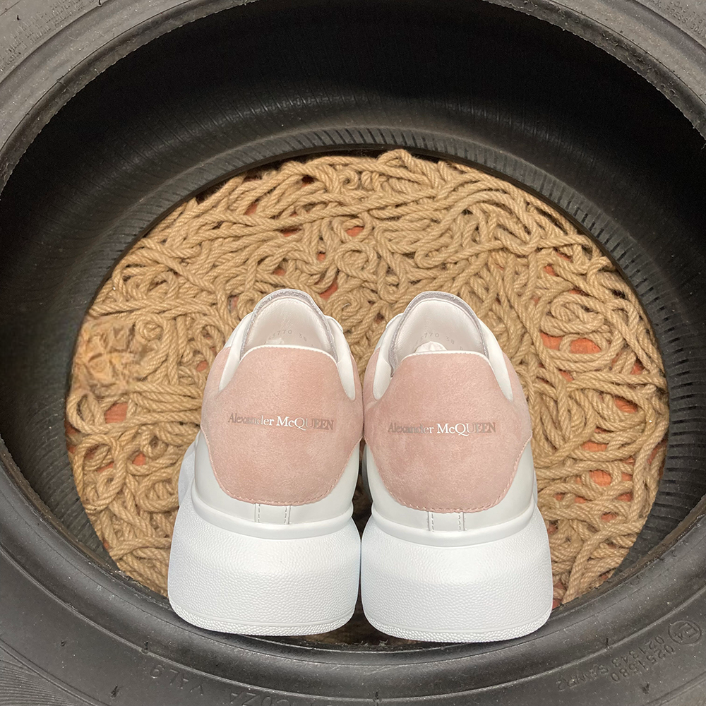 Alexander McQueen Alb Roz - prezentare produs
