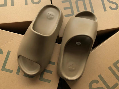 Adidas Yeezy Slapi Închis Maro - prezentare produs