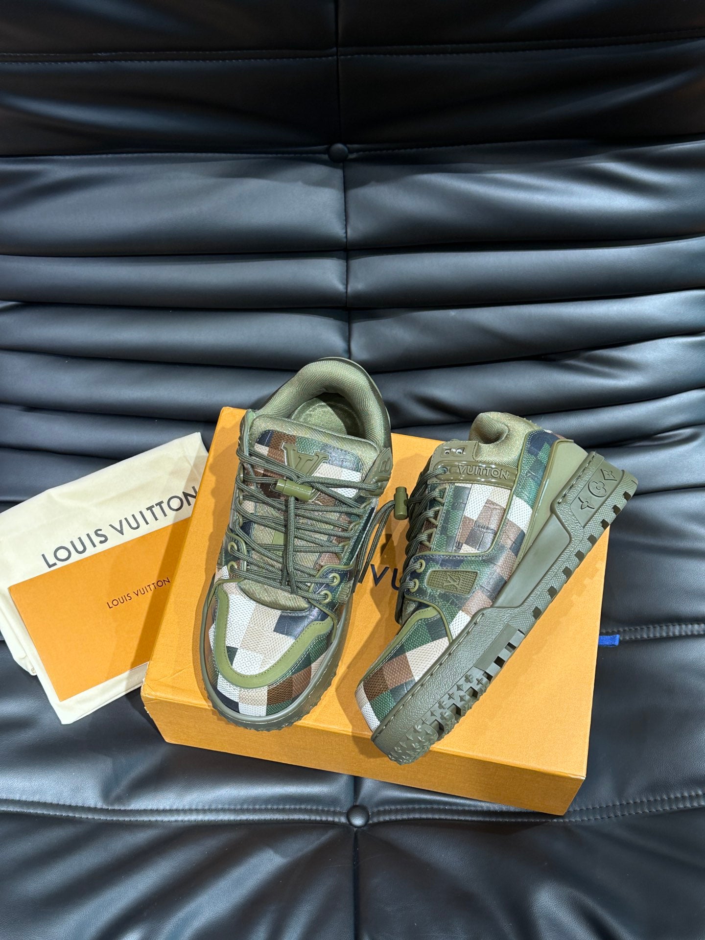 Louis Vuitton LV Trainers Maxi Army - prezentare produs