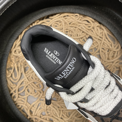 Valentino One Stud Dark Maro Pantofi sport - prezentare produs