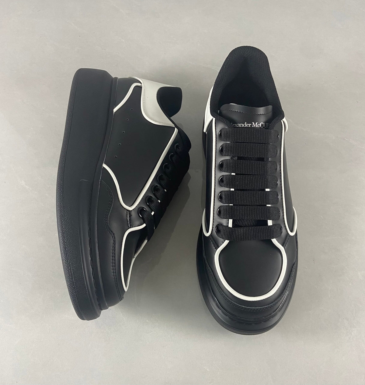Alexander McQueen Negru Alb Pantofi sport - prezentare produs