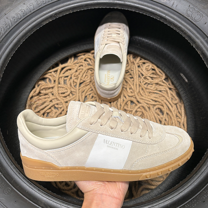 Valentino Upvillage Crem - prezentare produs