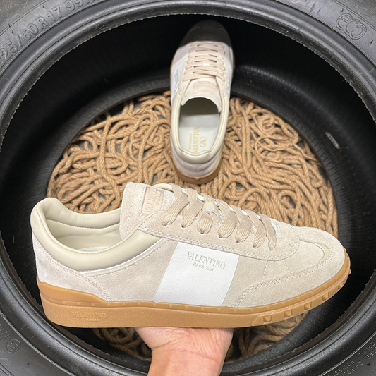 Valentino Upvillage Crem - prezentare produs