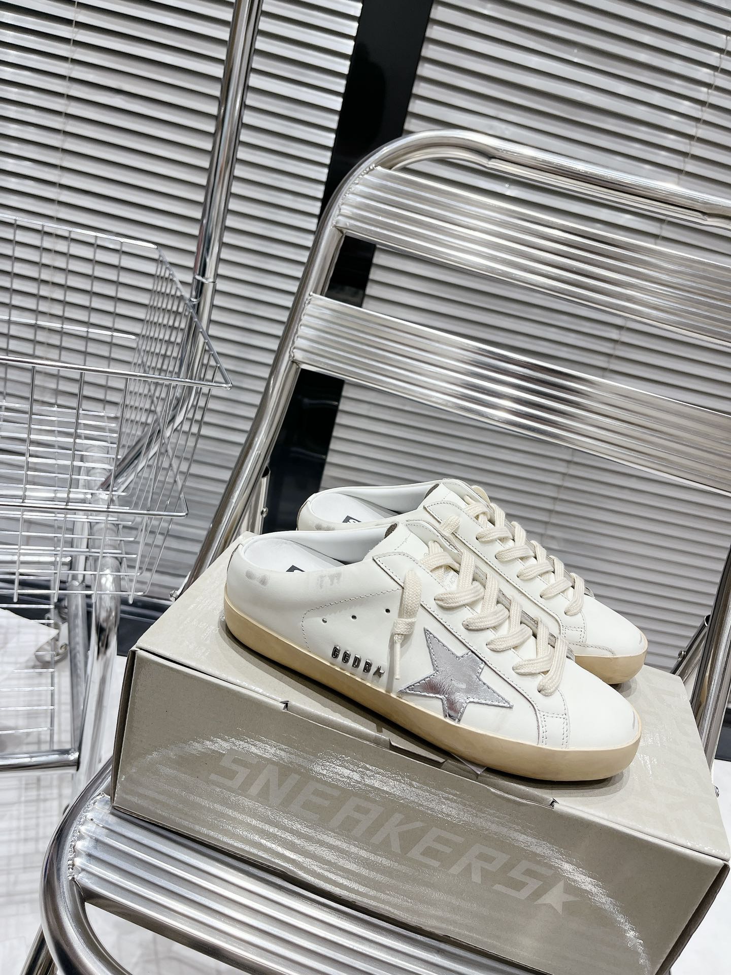 Golden Goose Deluxe G50 Pantofi sport - prezentare produs