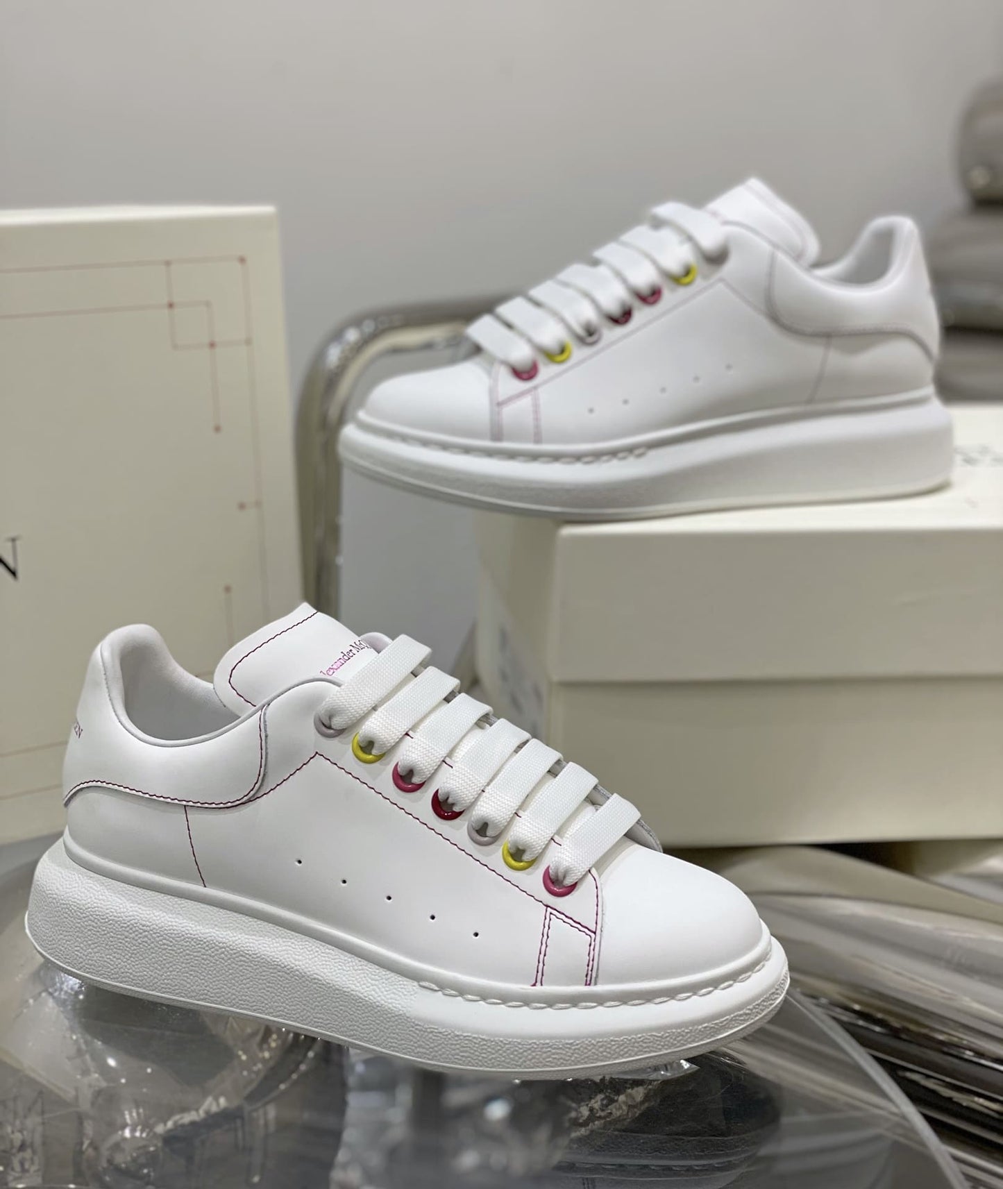 Alexander McQueen Alb Multicolor - prezentare produs