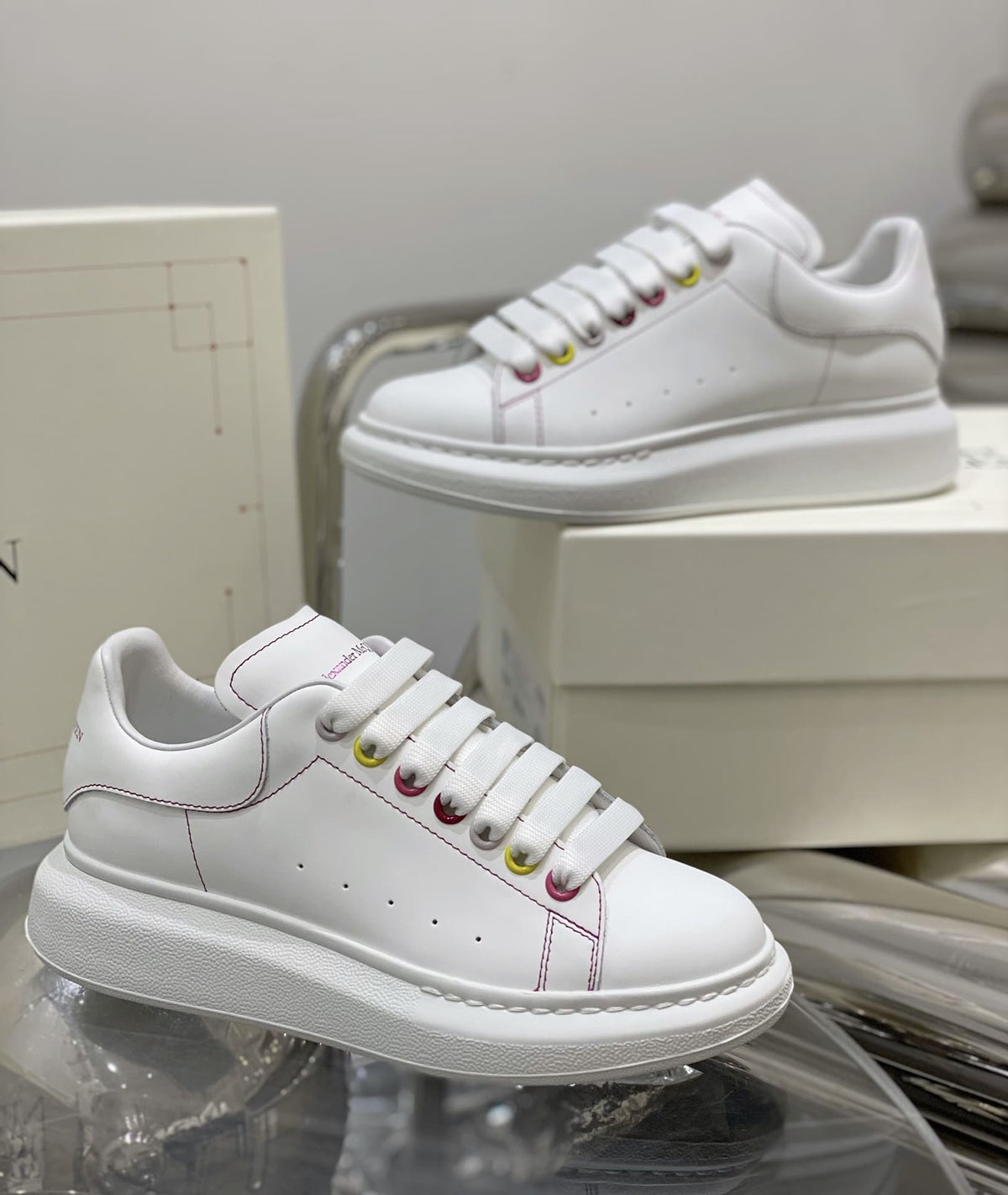 Alexander McQueen Alb Multicolor - prezentare produs