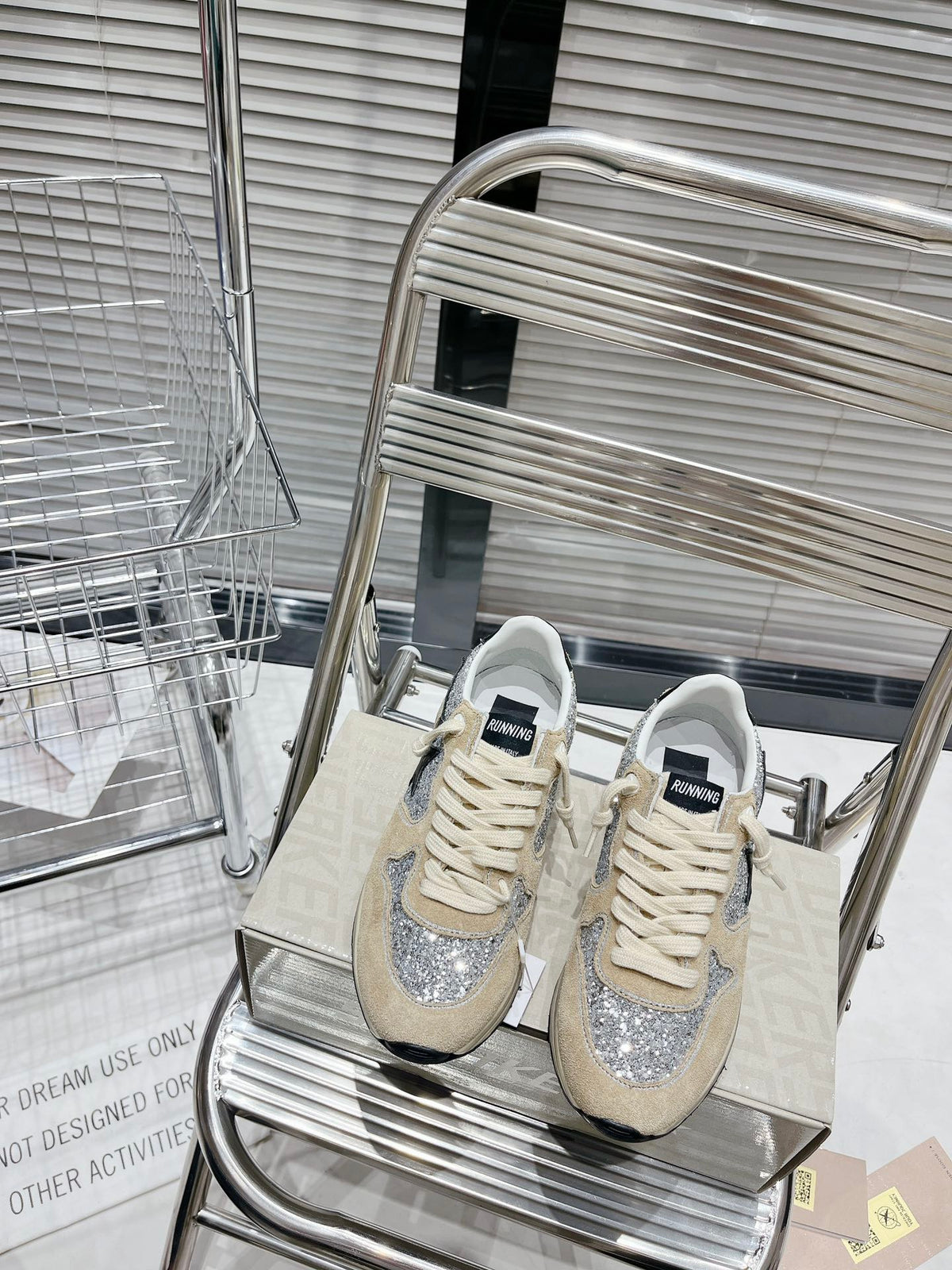 Golden Goose Deluxe G53 Pantofi sport - prezentare produs