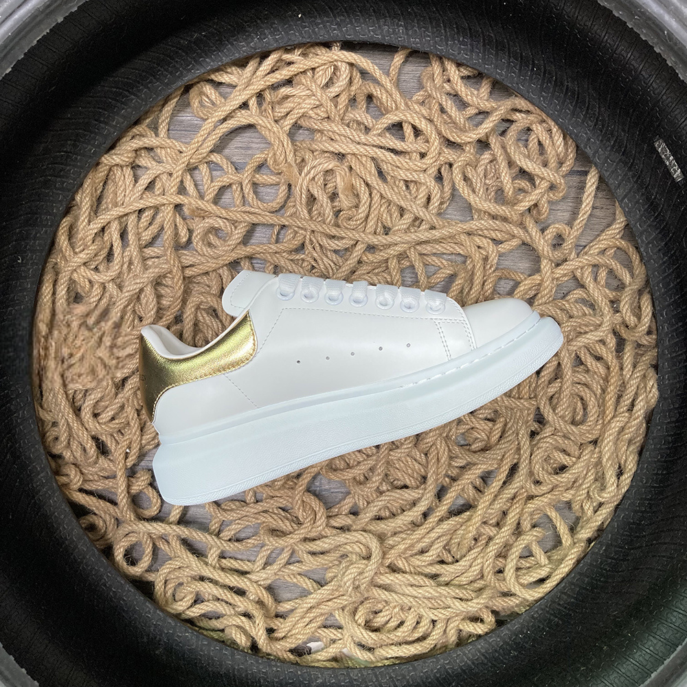 Alexander McQueen Auriu - prezentare produs