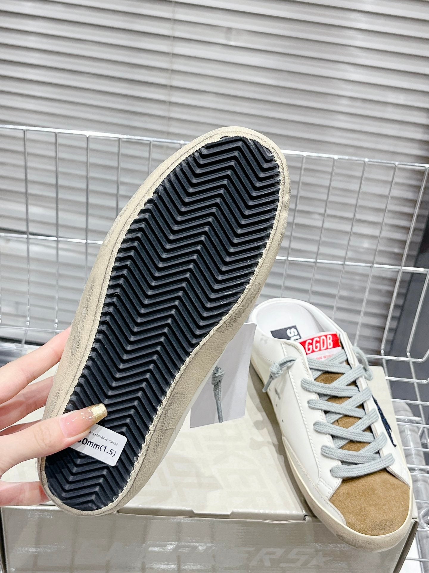 Golden Goose Deluxe G51 Pantofi sport - prezentare produs
