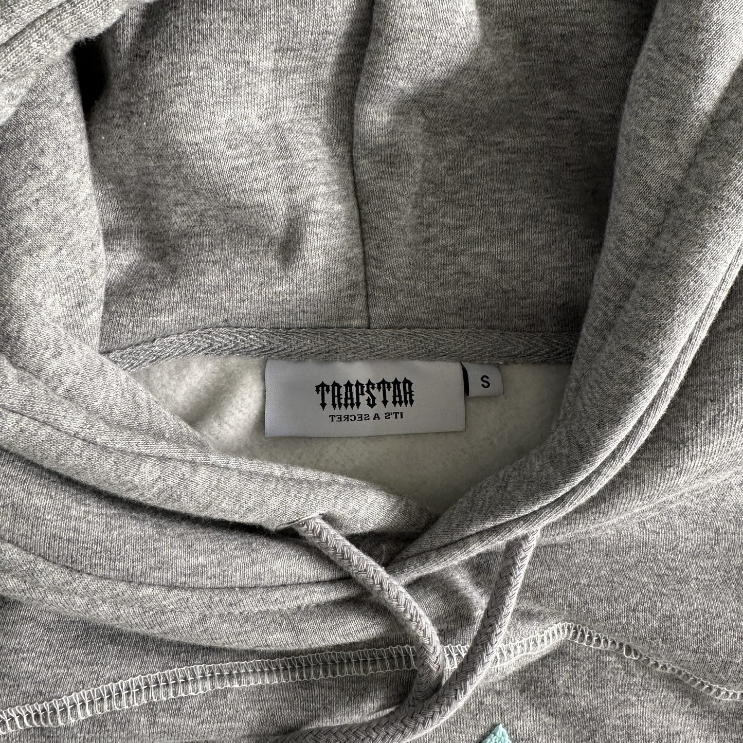 Trapstar Trening Gri Sea Albastru - prezentare produs