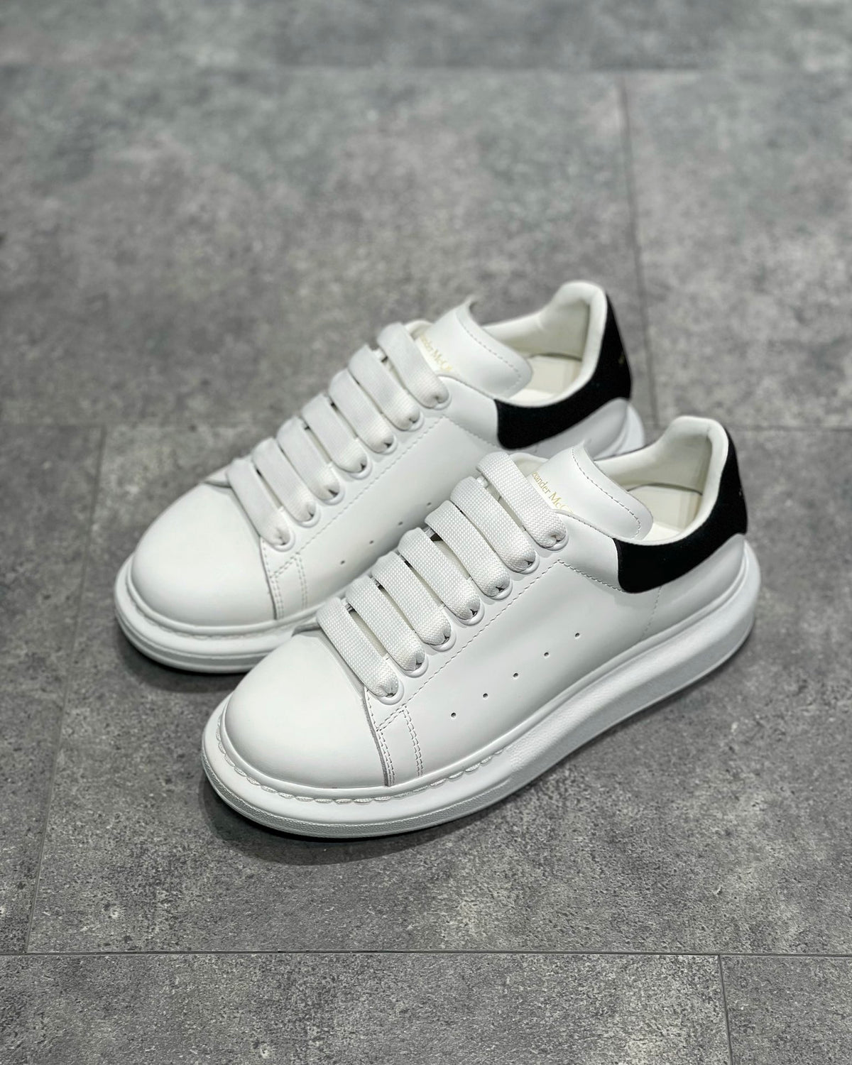 Alexander McQueen Negru Velvet Pantofi sport - prezentare produs