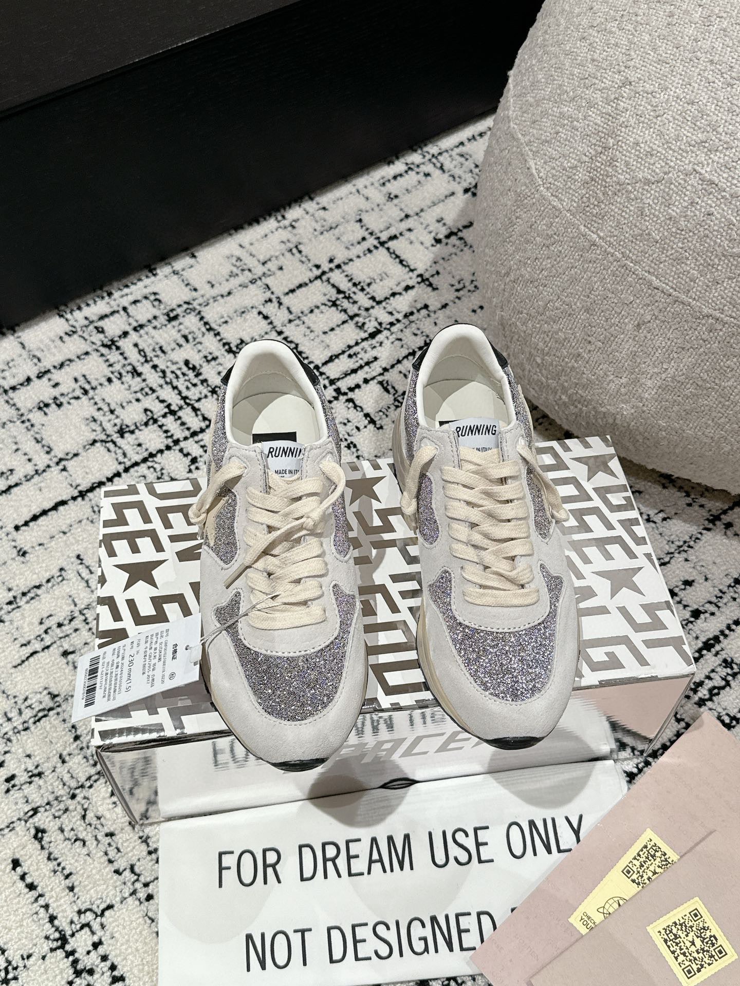 Golden Goose Deluxe G13 Pantofi sport - prezentare produs