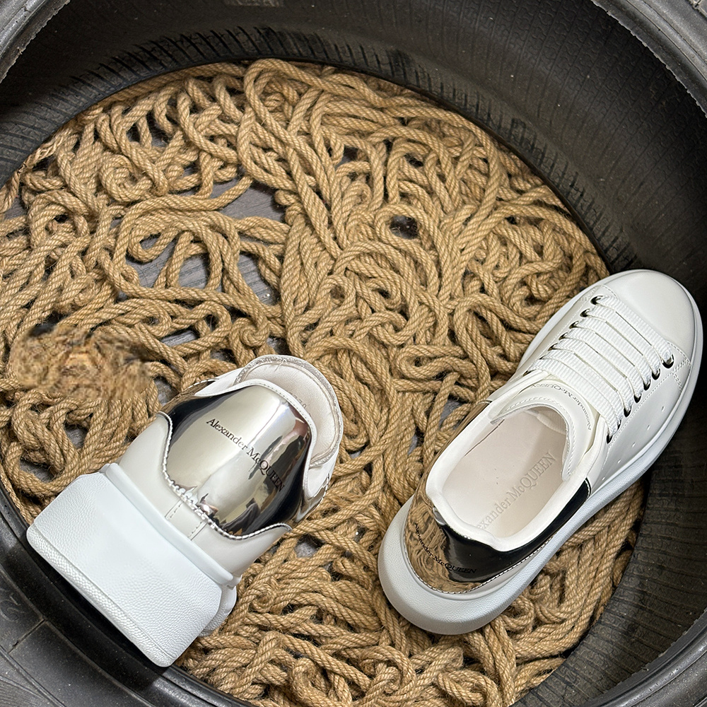 Alexander McQueen Argintiu - prezentare produs