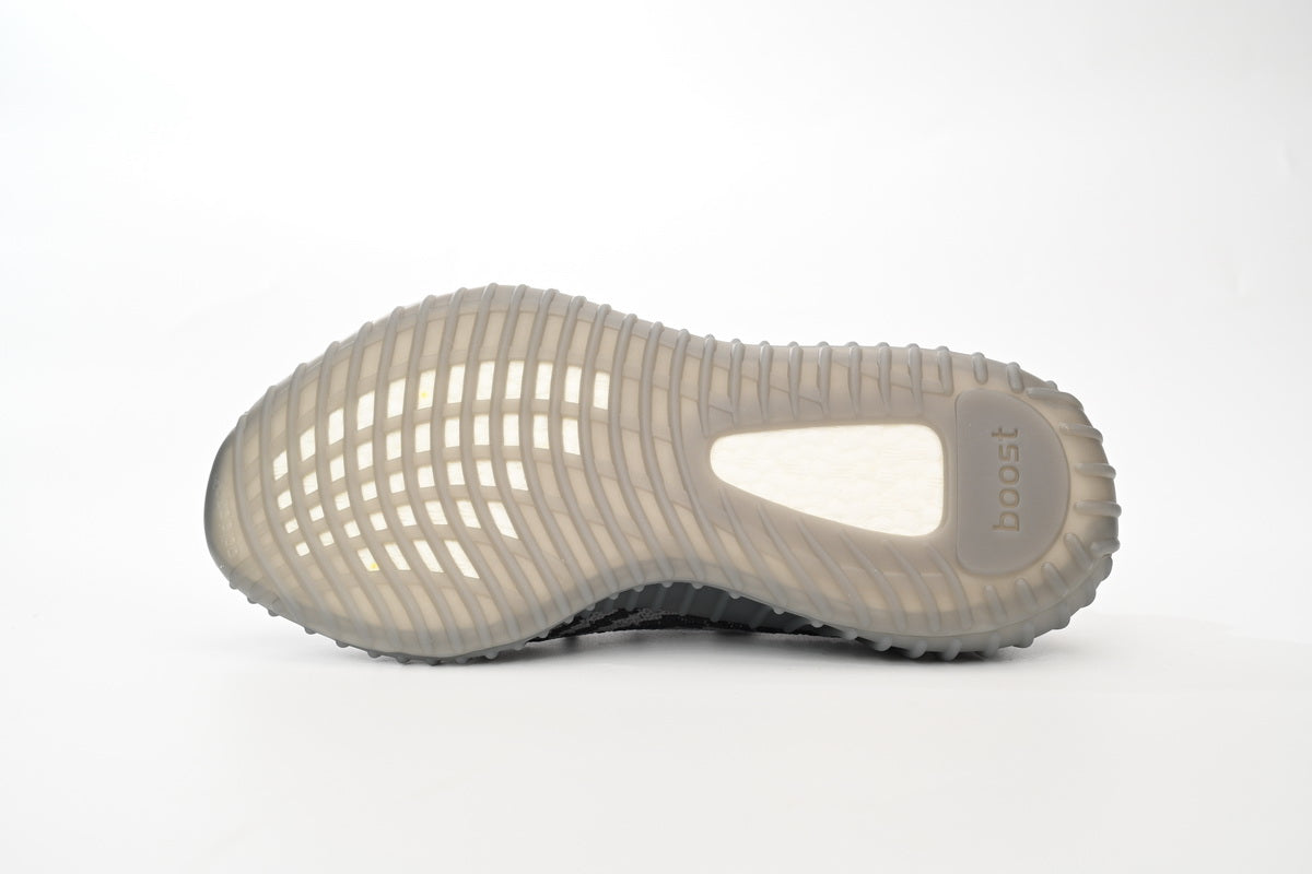 Adidas Yeezy Yeezy Boost V2 Beluga 2 0 - prezentare produs