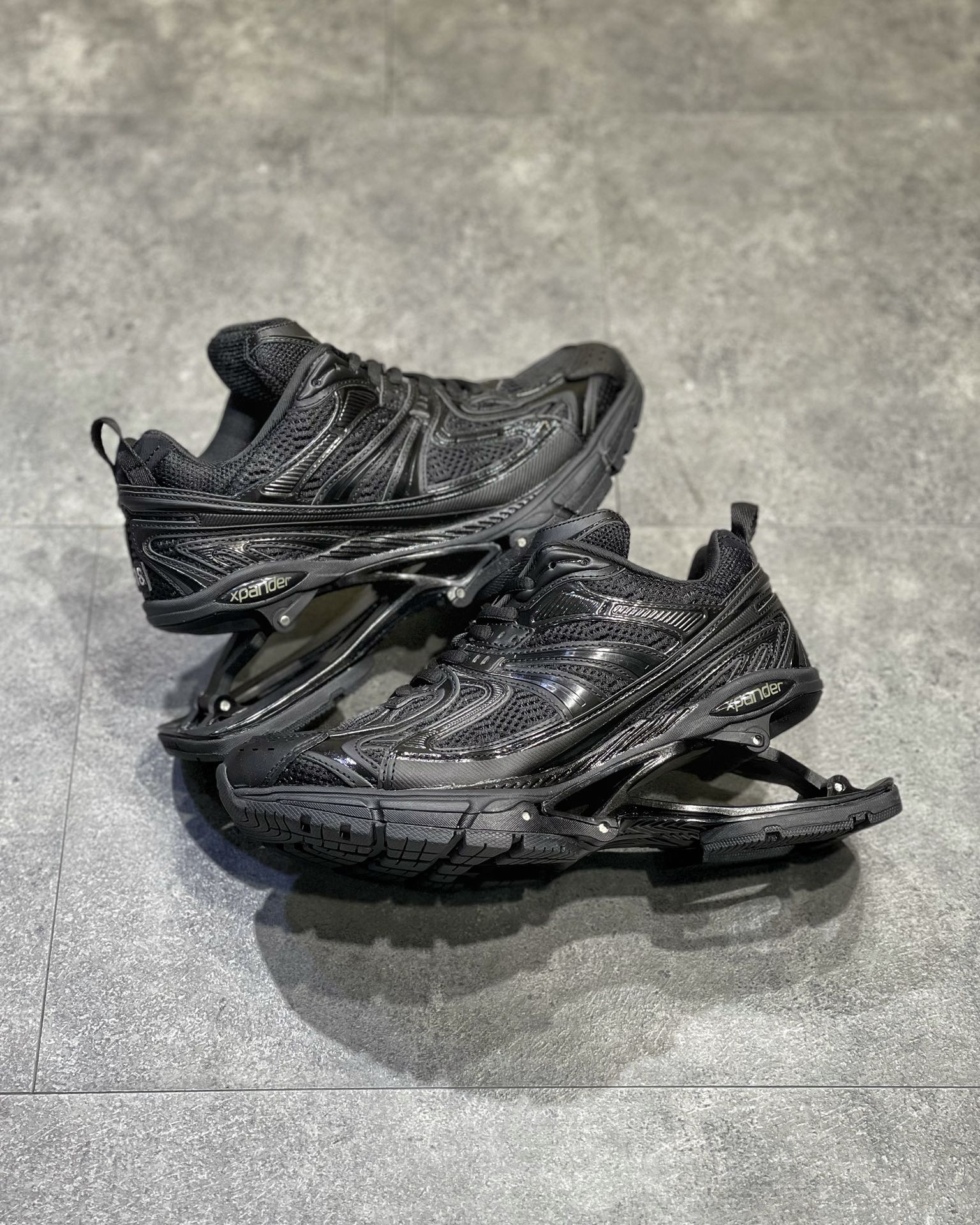 Balenciaga X Pande Negru - prezentare produs