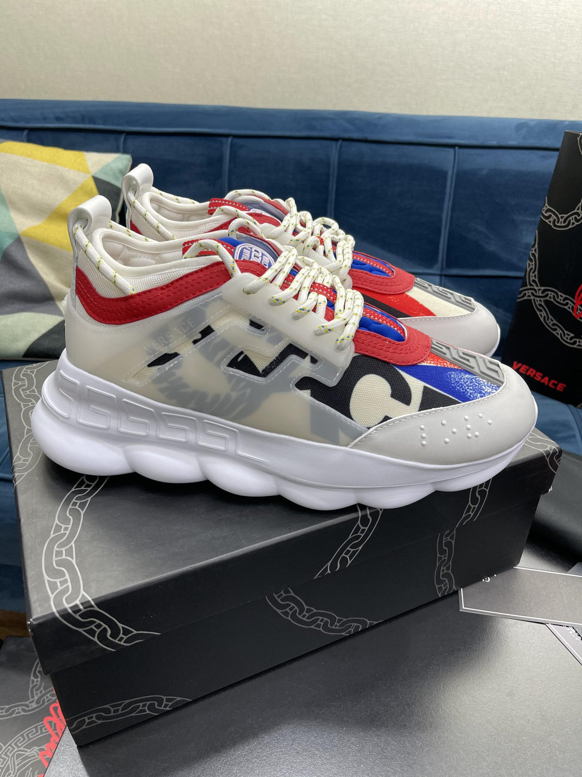 Versace Chain Reaction Alb Roșu - prezentare produs