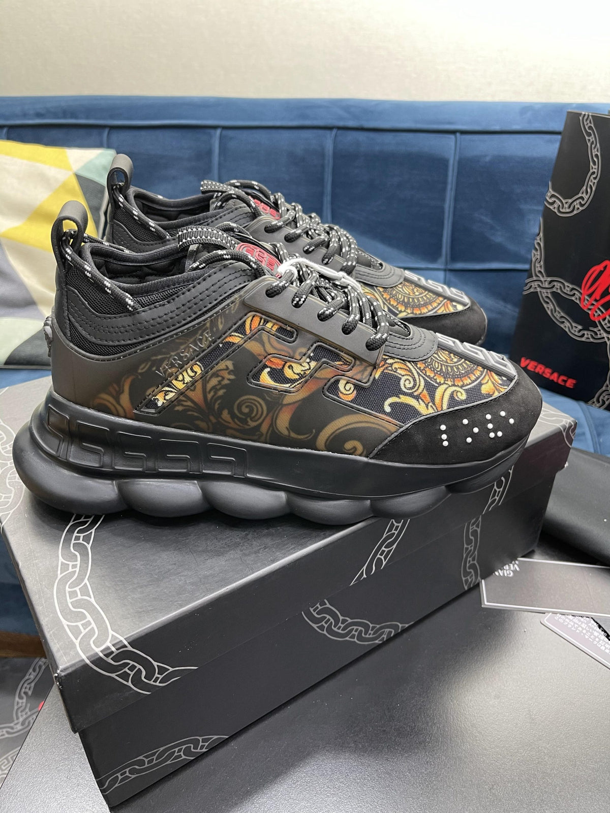 Versace Chain Reaction Negru Auriu Pattern - prezentare produs