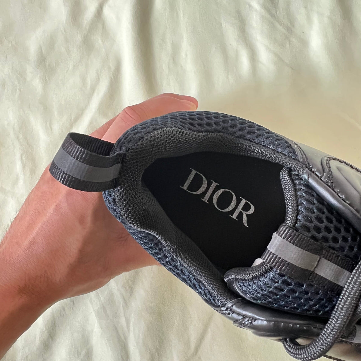 Dior B22 Negru Alb - prezentare produs