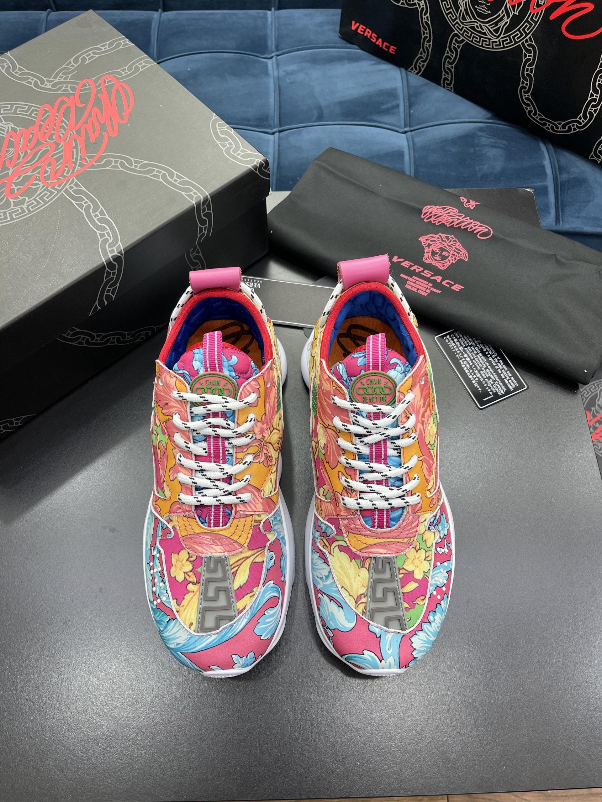 Versace Chain Reaction Roz Pattern - prezentare produs