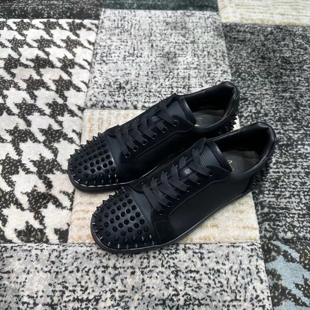Christian Louboutin Negru Spikes Low - prezentare produs