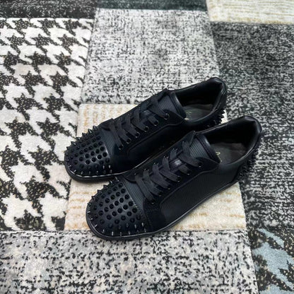 Christian Louboutin Negru Spikes Low - prezentare produs