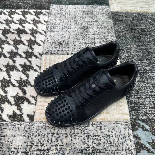 Christian Louboutin Negru Spikes Low - prezentare produs