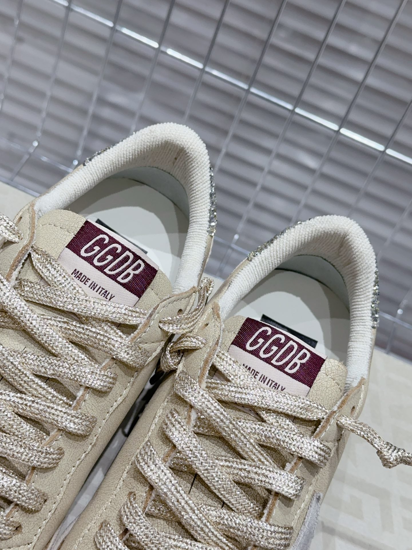 Golden Goose Deluxe G57 - prezentare produs