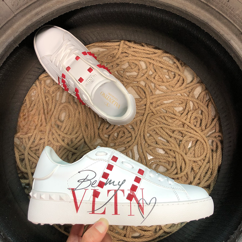 Valentino Rockstud Alb Roz - prezentare produs