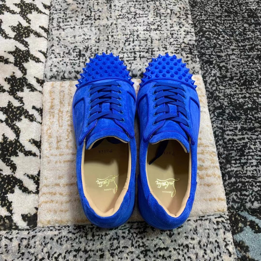 Christian Louboutin Albastru Velvet Spikes Low - prezentare produs