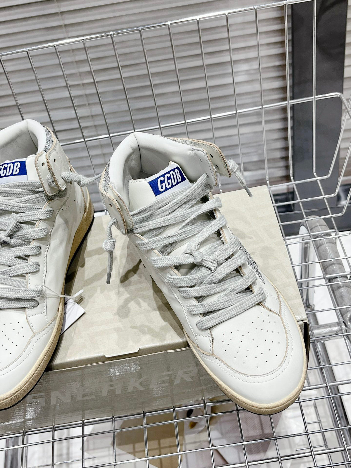 Golden Goose Deluxe High G18 - prezentare produs