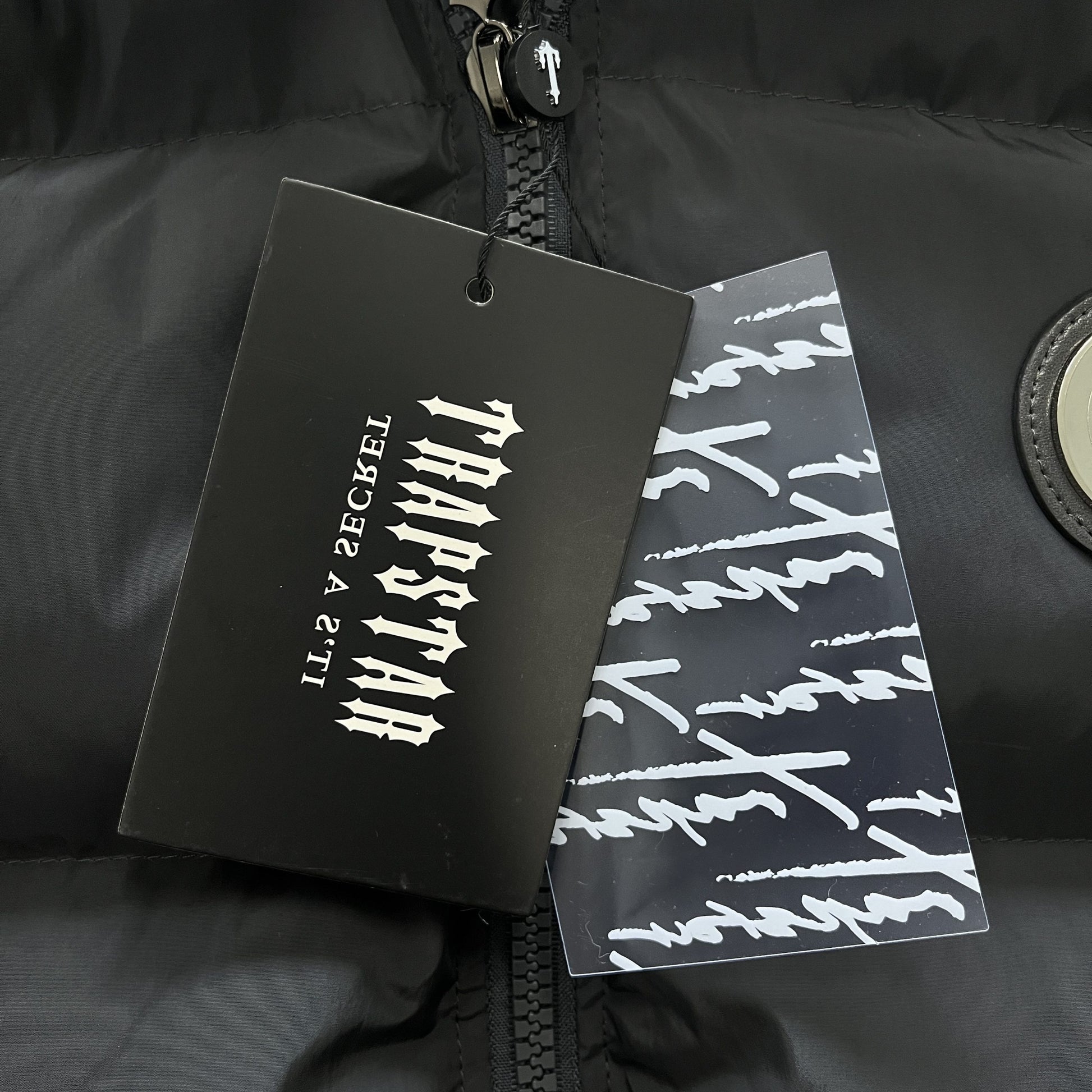 Trapstar Detachable Hooded Puffer Stone - prezentare produs