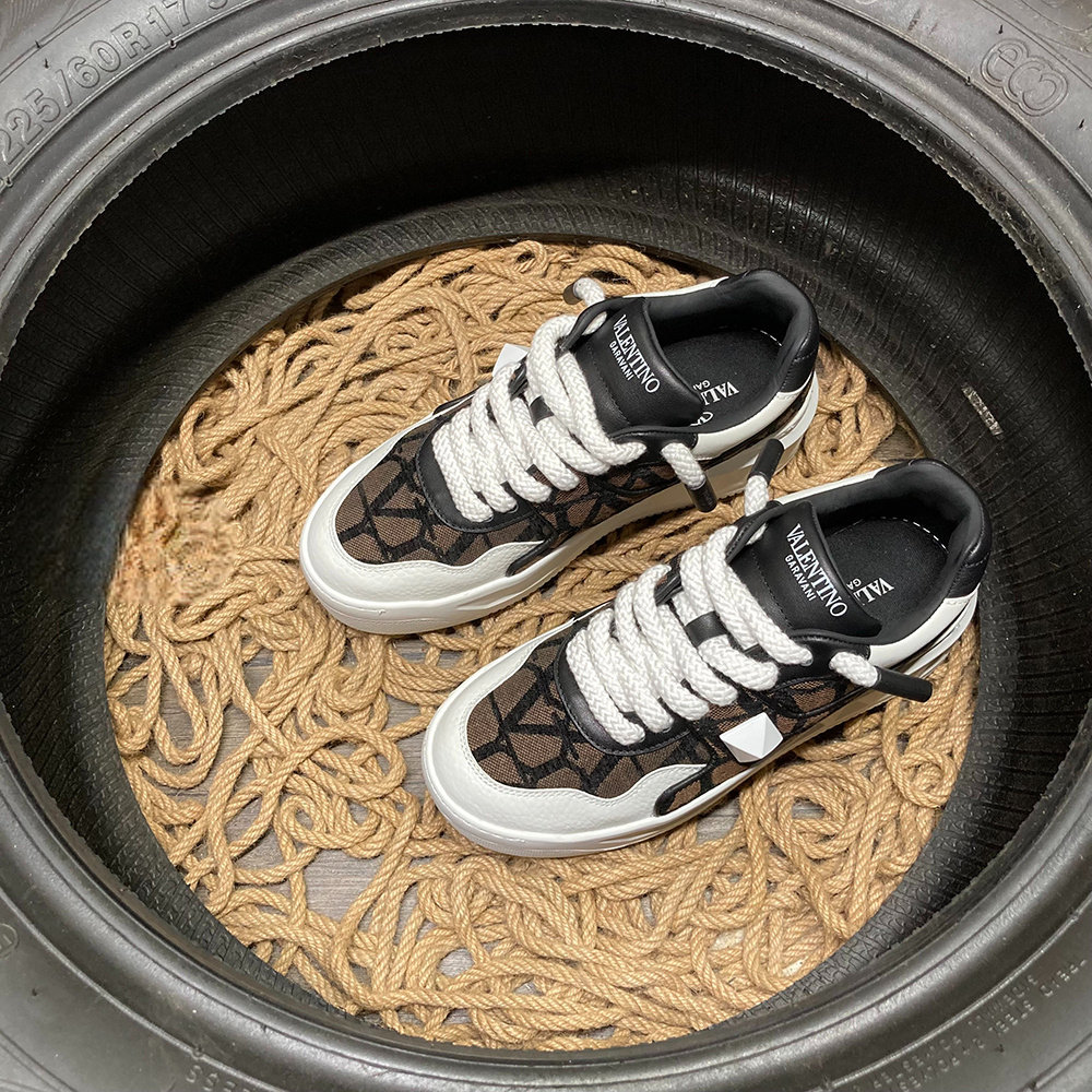 Valentino One Stud Dark Maro Pantofi sport - prezentare produs