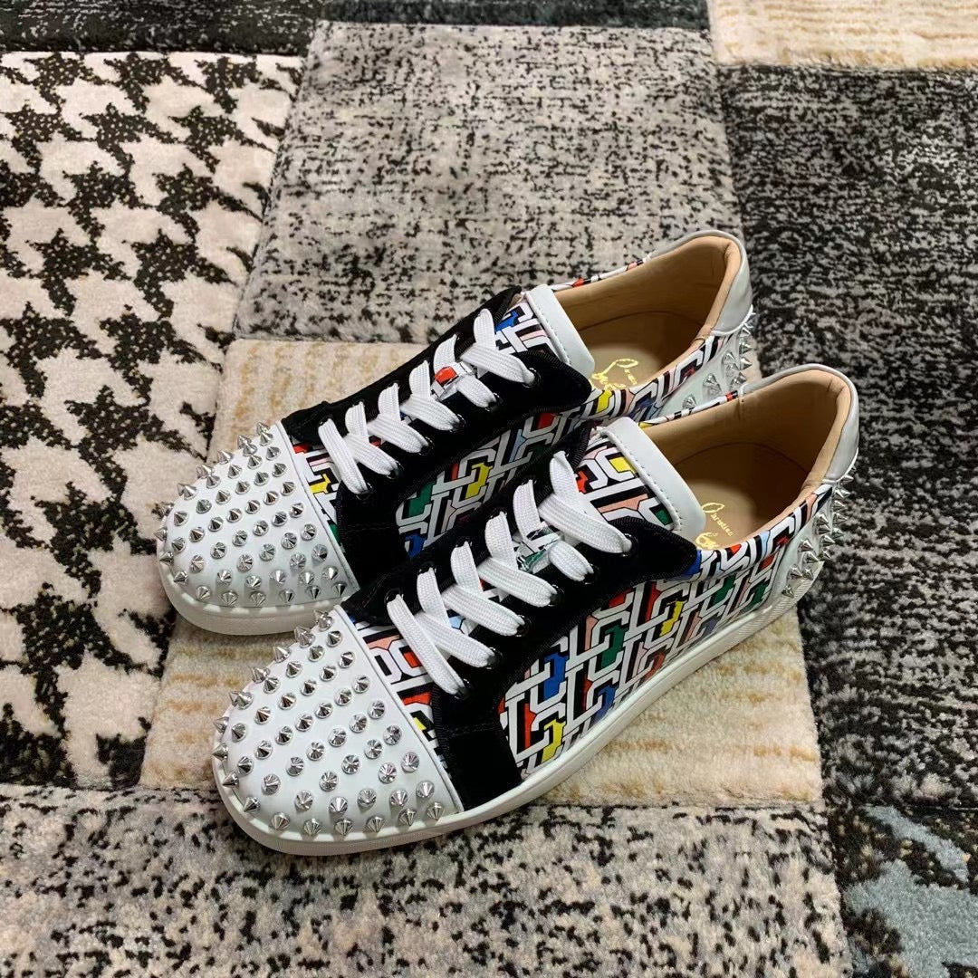 Christian Louboutin Alb Pattern Spikes Low - prezentare produs
