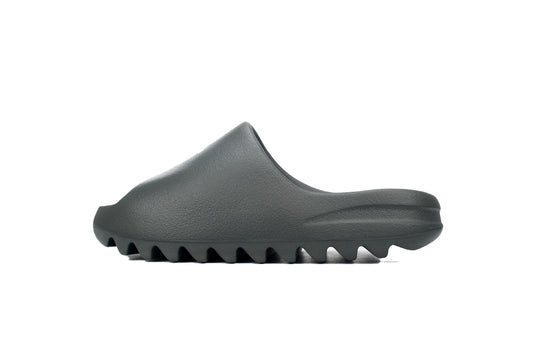 Adidas Yeezy Slapi Negru - prezentare produs