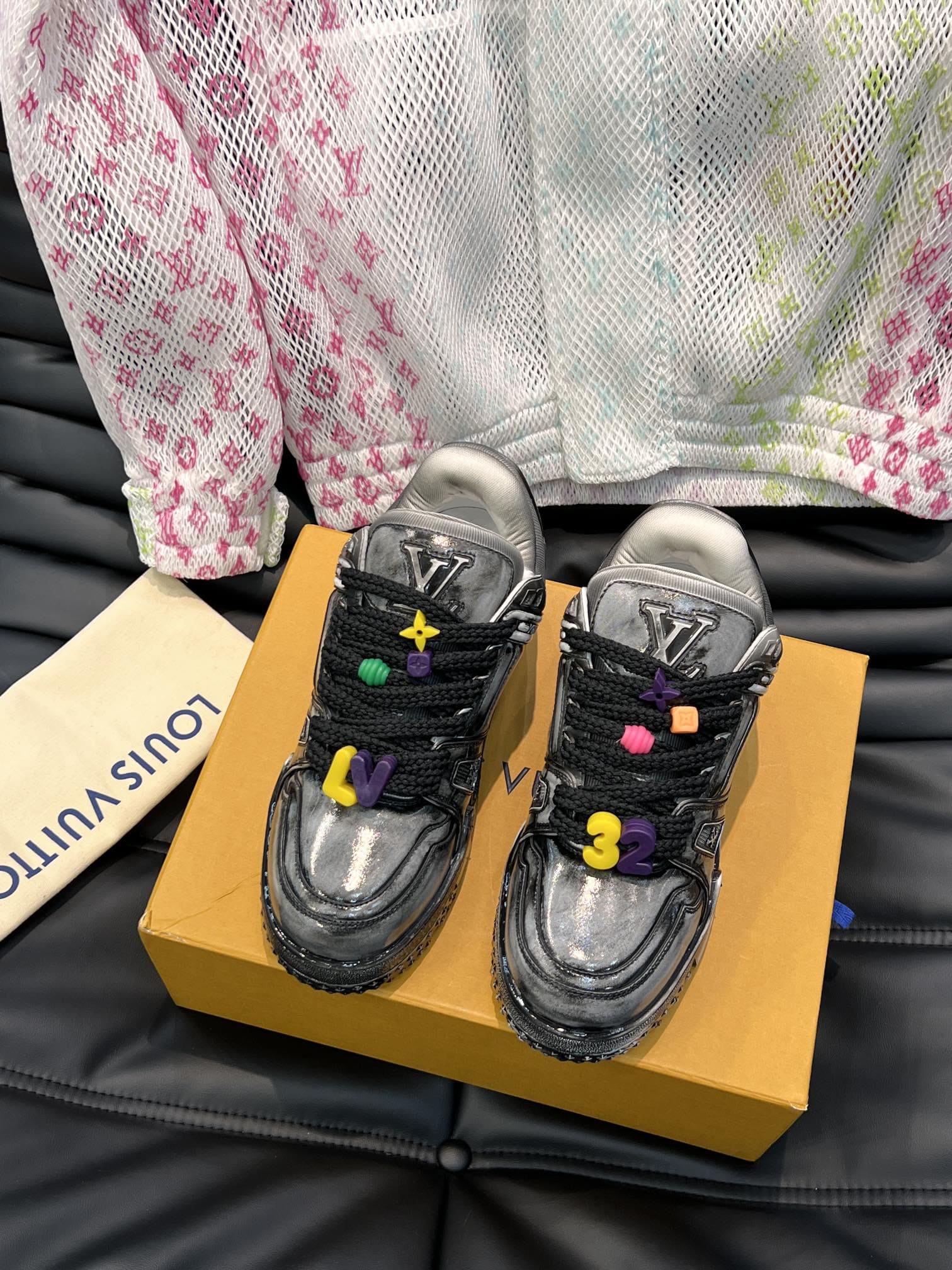 Louis Vuitton LV Trainers Maxi Negru Faded - prezentare produs
