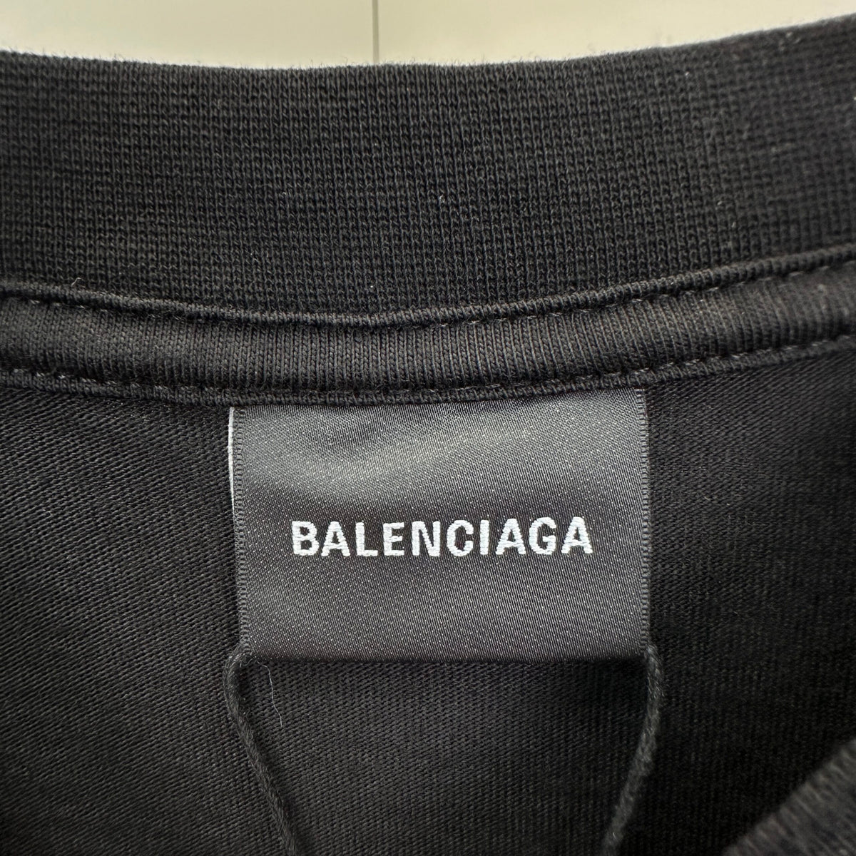Balenciaga T Cămașă Exclusive - prezentare produs