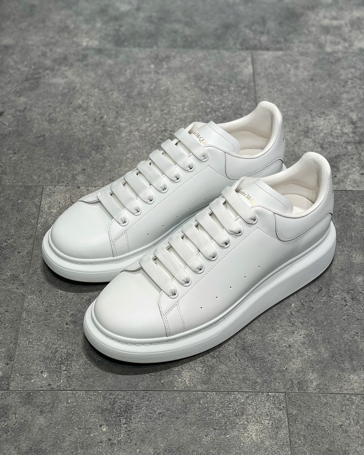 Alexander McQueen Full Alb - prezentare produs