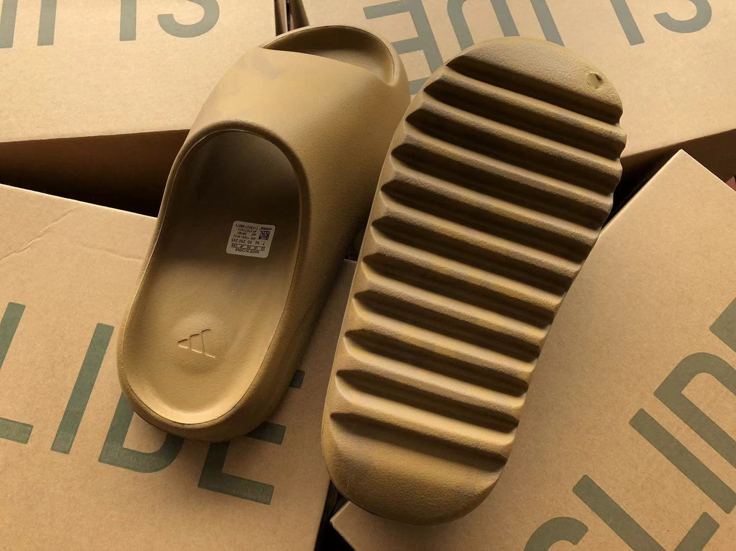 Adidas Yeezy Yeezy Slide Maro - prezentare produs