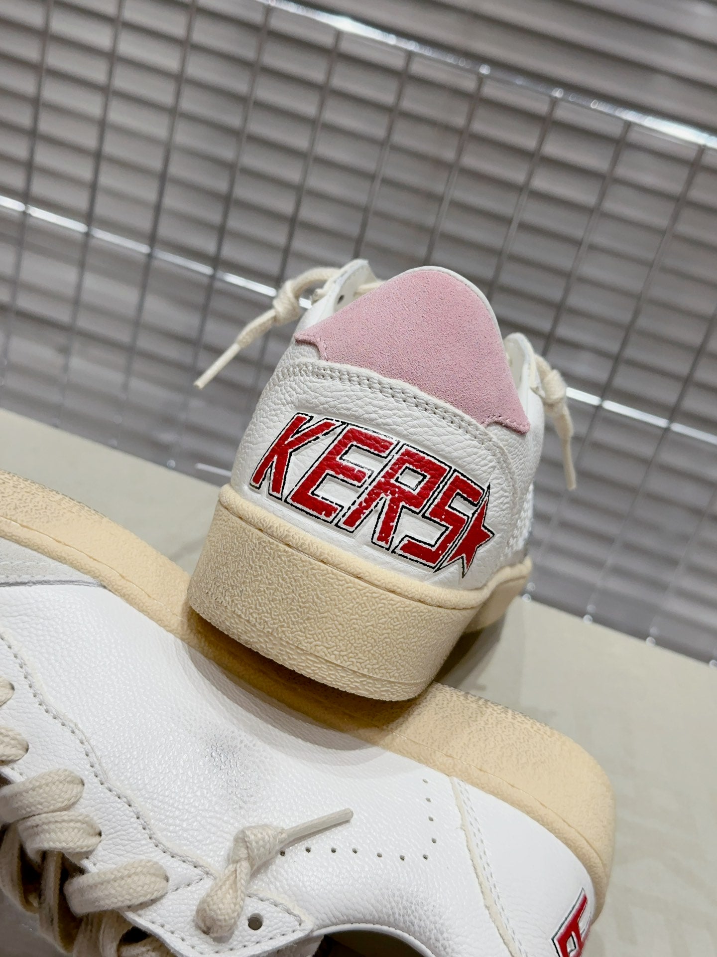 Golden Goose Deluxe G57 - prezentare produs