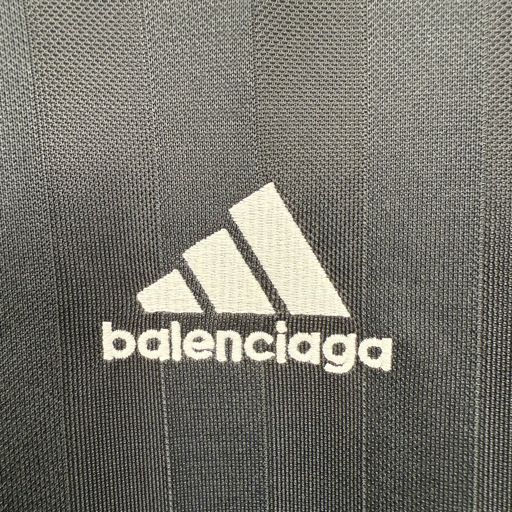 Balenciaga T Cămașă Exclusive - prezentare produs
