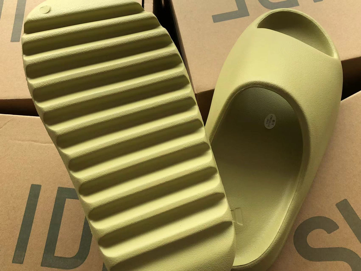 Adidas Yeezy Yeezy Slide Galben Crem - prezentare produs