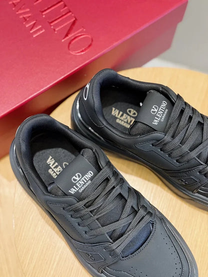 Valentino Trainers Negru - prezentare produs