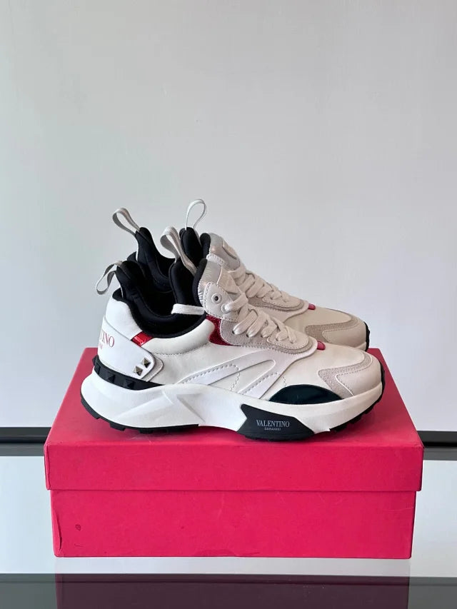 Valentino Trainers Alb - prezentare produs