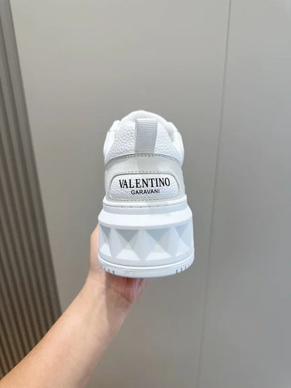 Valentino Trainers Alb - prezentare produs