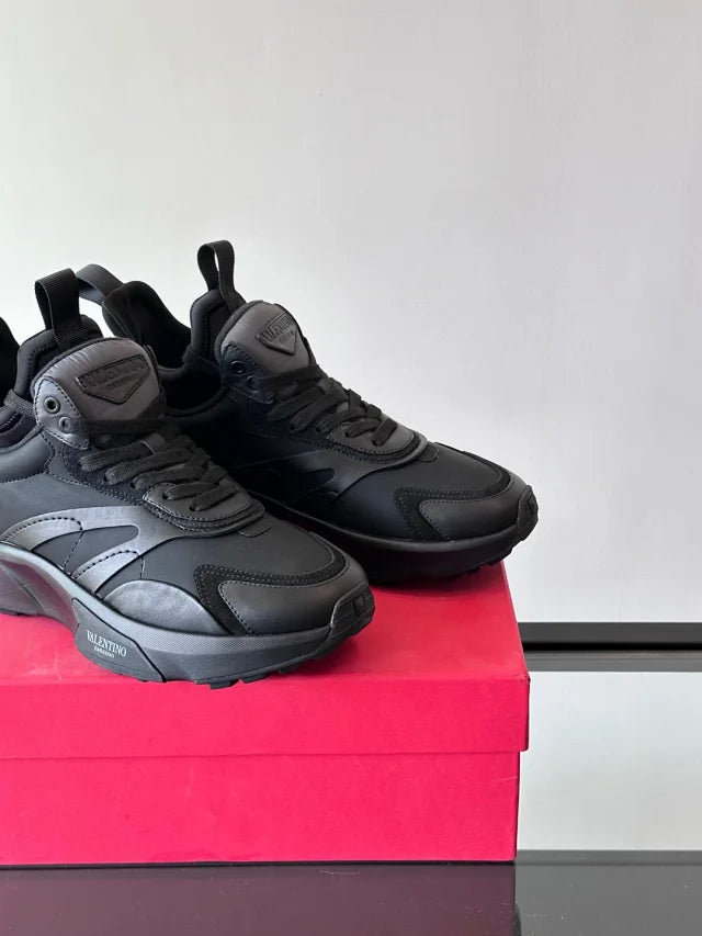 Valentino Trainers Negru - prezentare produs
